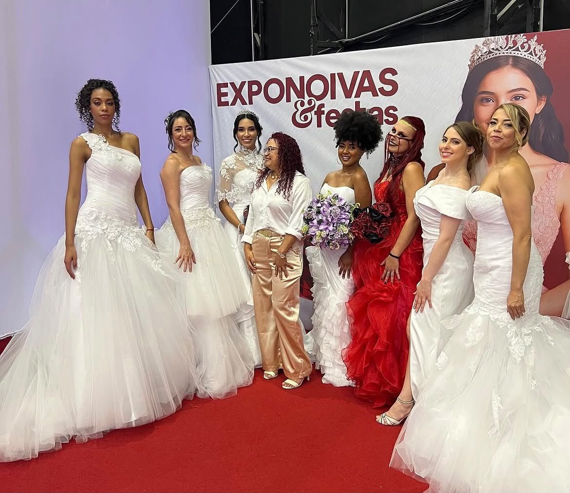 Cris Oliveira em evento do universo das noivas